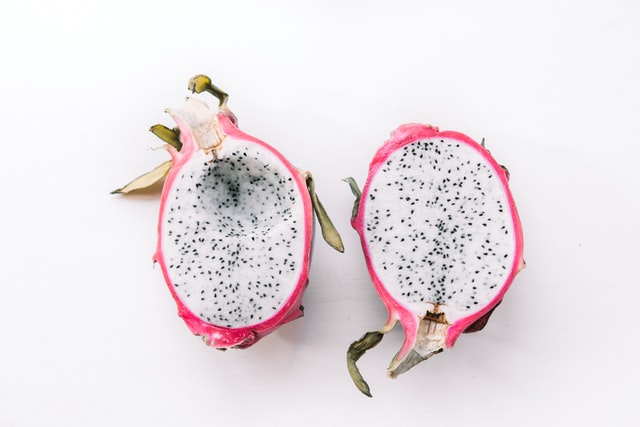 Three health benefits of dragon fruit and how to eat it are explained.
