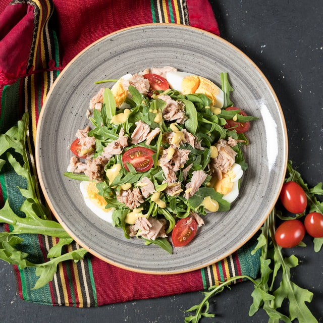 Salad with Roasted Chicken, Raspberry, and Walnuts